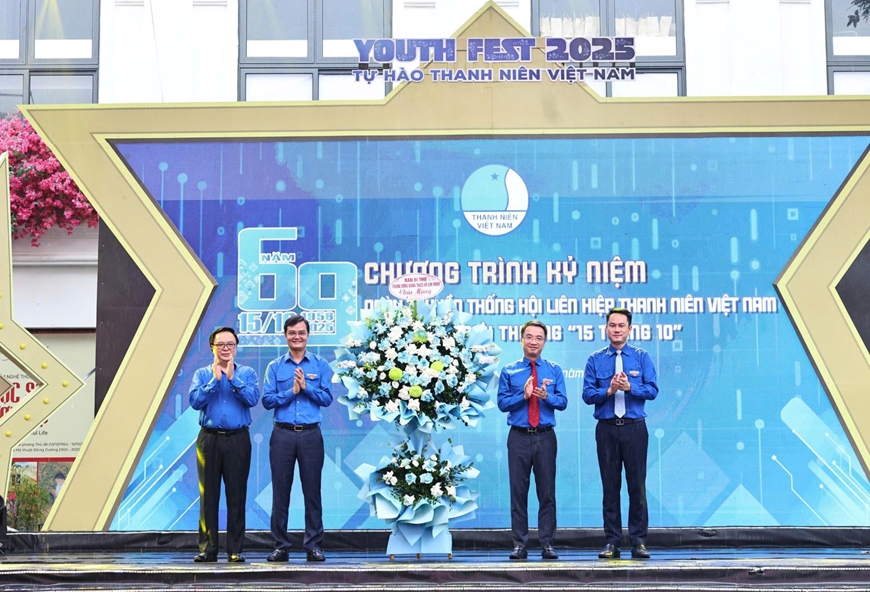 69 cán bộ Hội Liên hiệp Thanh niên Việt Nam tiêu biểu nhận Giải thưởng “15 tháng 10”- Ảnh 1.