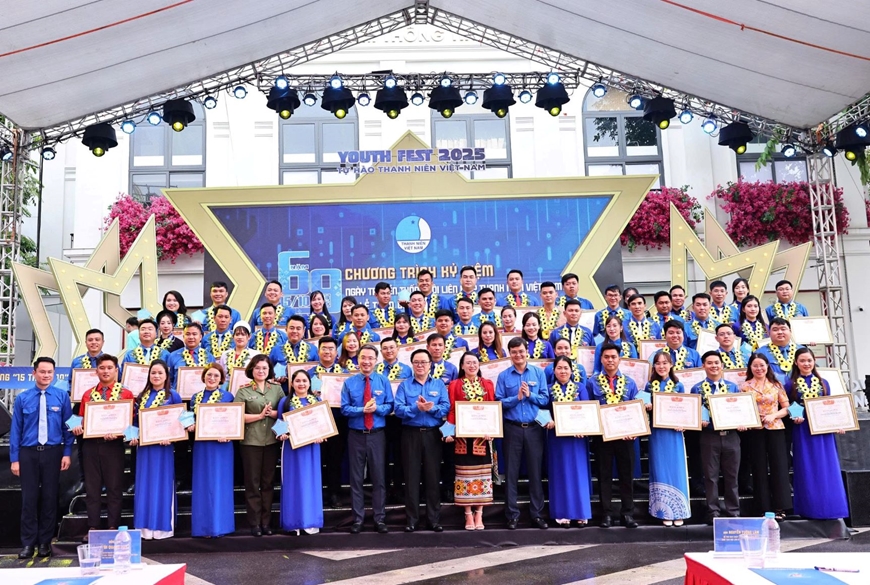 69 cán bộ Hội Liên hiệp Thanh niên Việt Nam tiêu biểu nhận Giải thưởng “15 tháng 10”- Ảnh 2.