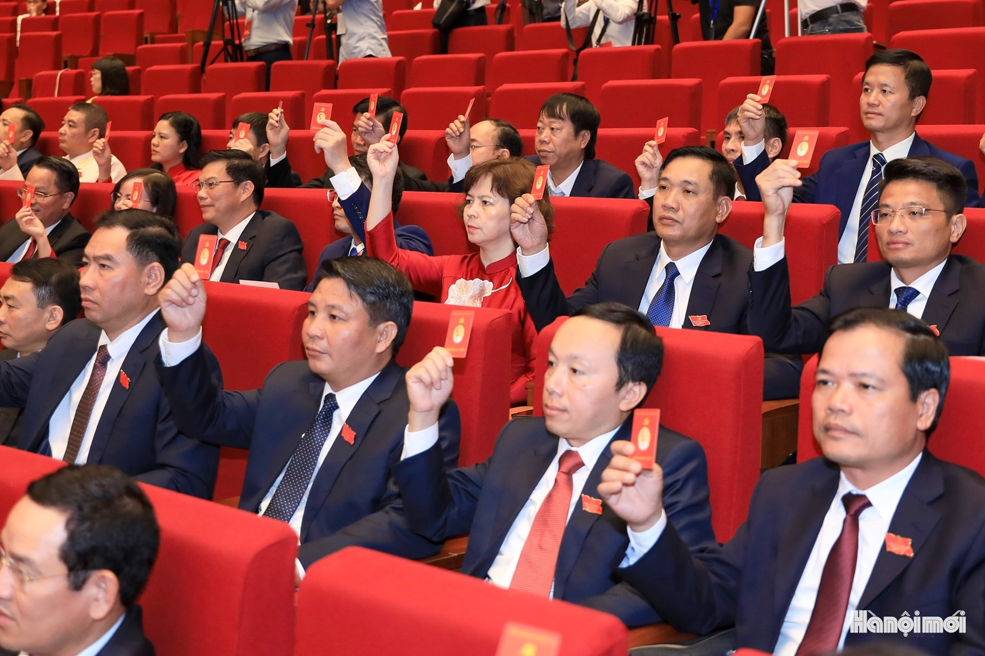 Những hình ảnh ấn tượng tại lễ khai mạc Đại hội lần thứ XVIII Đảng bộ TP Hà Nội- Ảnh 10.