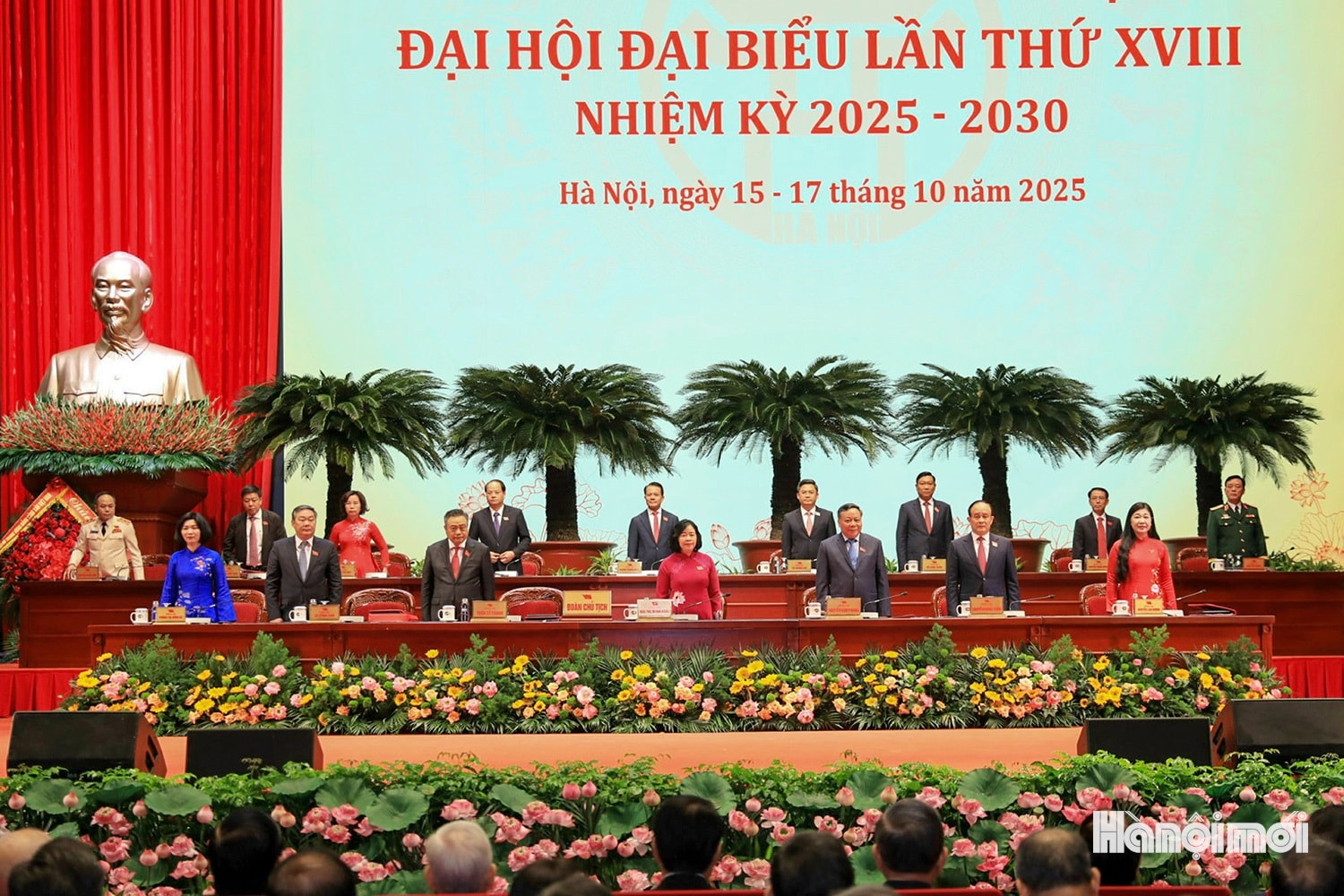 Những hình ảnh ấn tượng tại lễ khai mạc Đại hội lần thứ XVIII Đảng bộ TP Hà Nội- Ảnh 8.