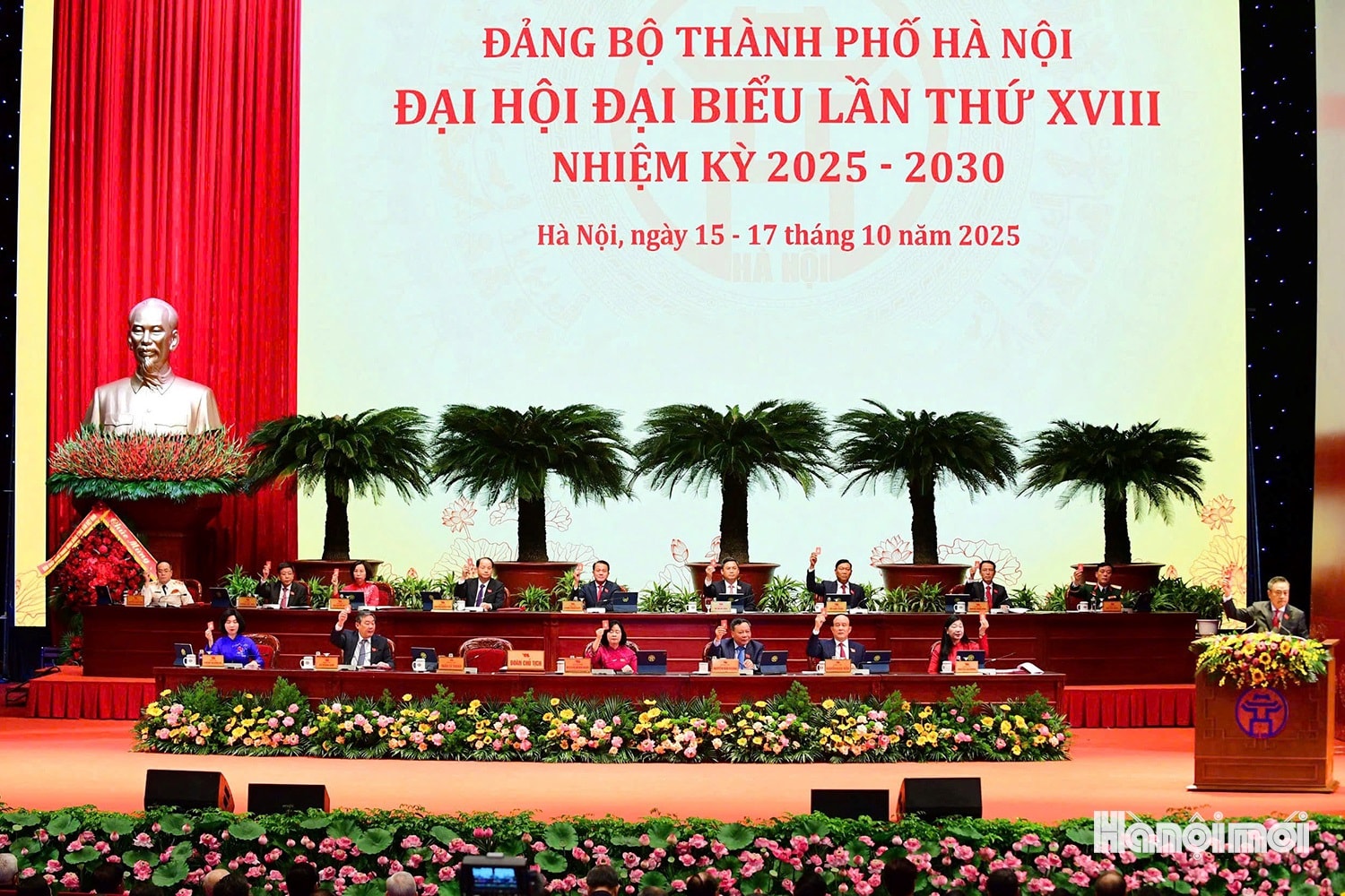 Những hình ảnh ấn tượng tại lễ khai mạc Đại hội lần thứ XVIII Đảng bộ TP Hà Nội- Ảnh 9.