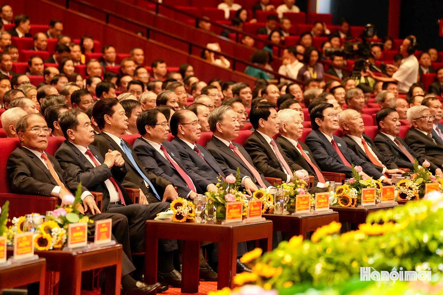 Những hình ảnh ấn tượng tại lễ khai mạc Đại hội lần thứ XVIII Đảng bộ TP Hà Nội- Ảnh 2.