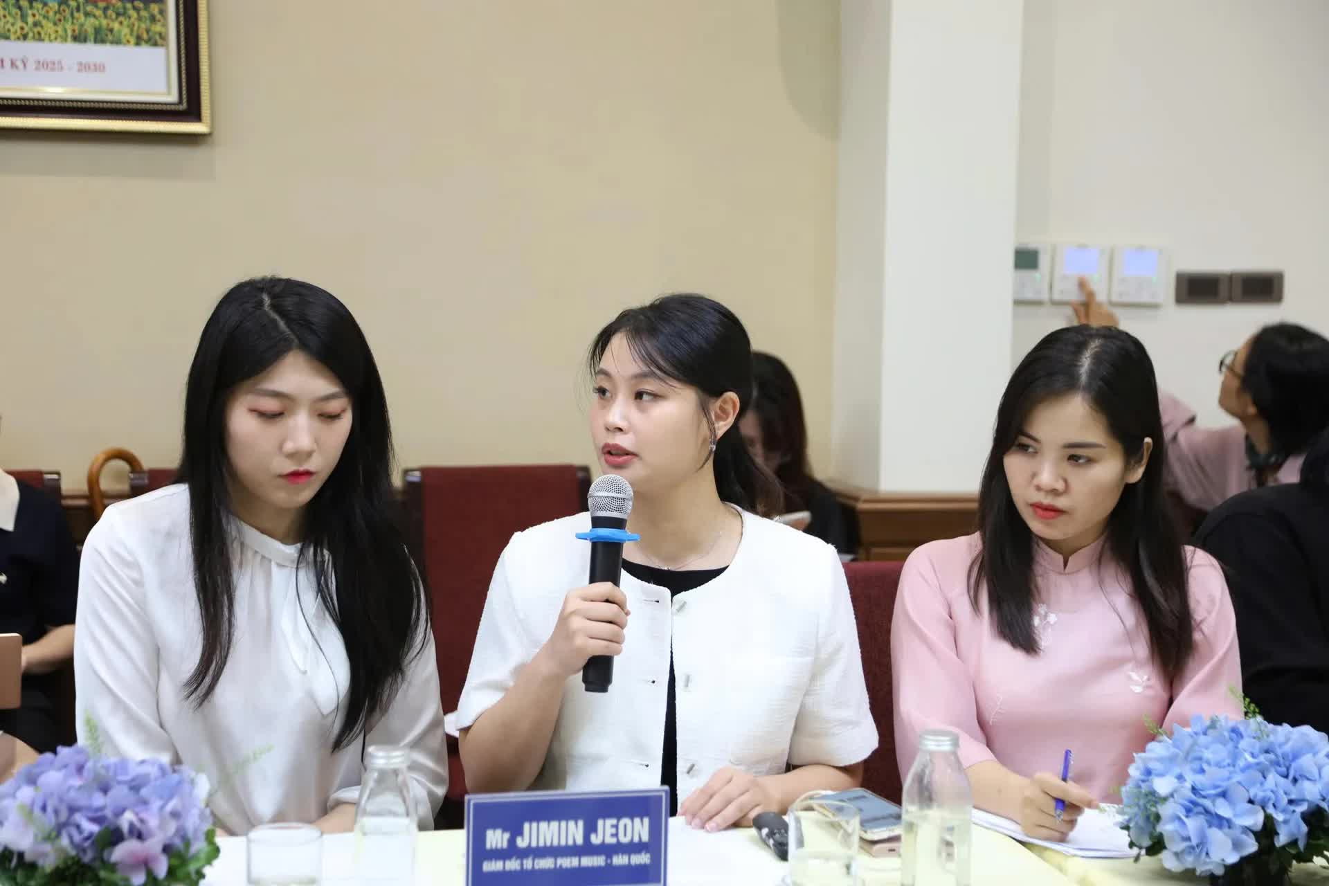 Tạo bước tiến mạnh mẽ cho nghệ thuật Việt Nam trong thời đại toàn cầu hóa và chuyển đổi số- Ảnh 4.
