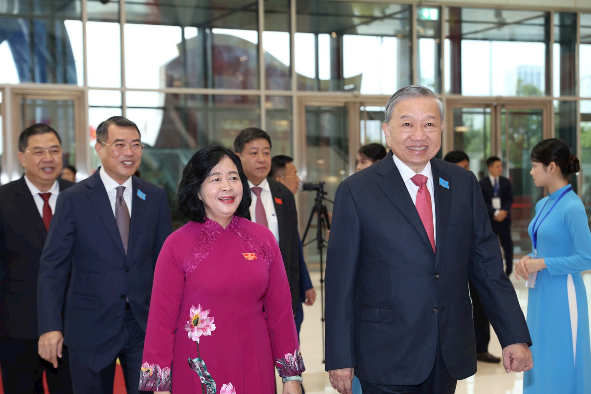 Khai mạc trọng thể Đại hội đại biểu Đảng bộ thành phố Hà Nội lần thứ XVIII, nhiệm kỳ 2025-2030- Ảnh 2.