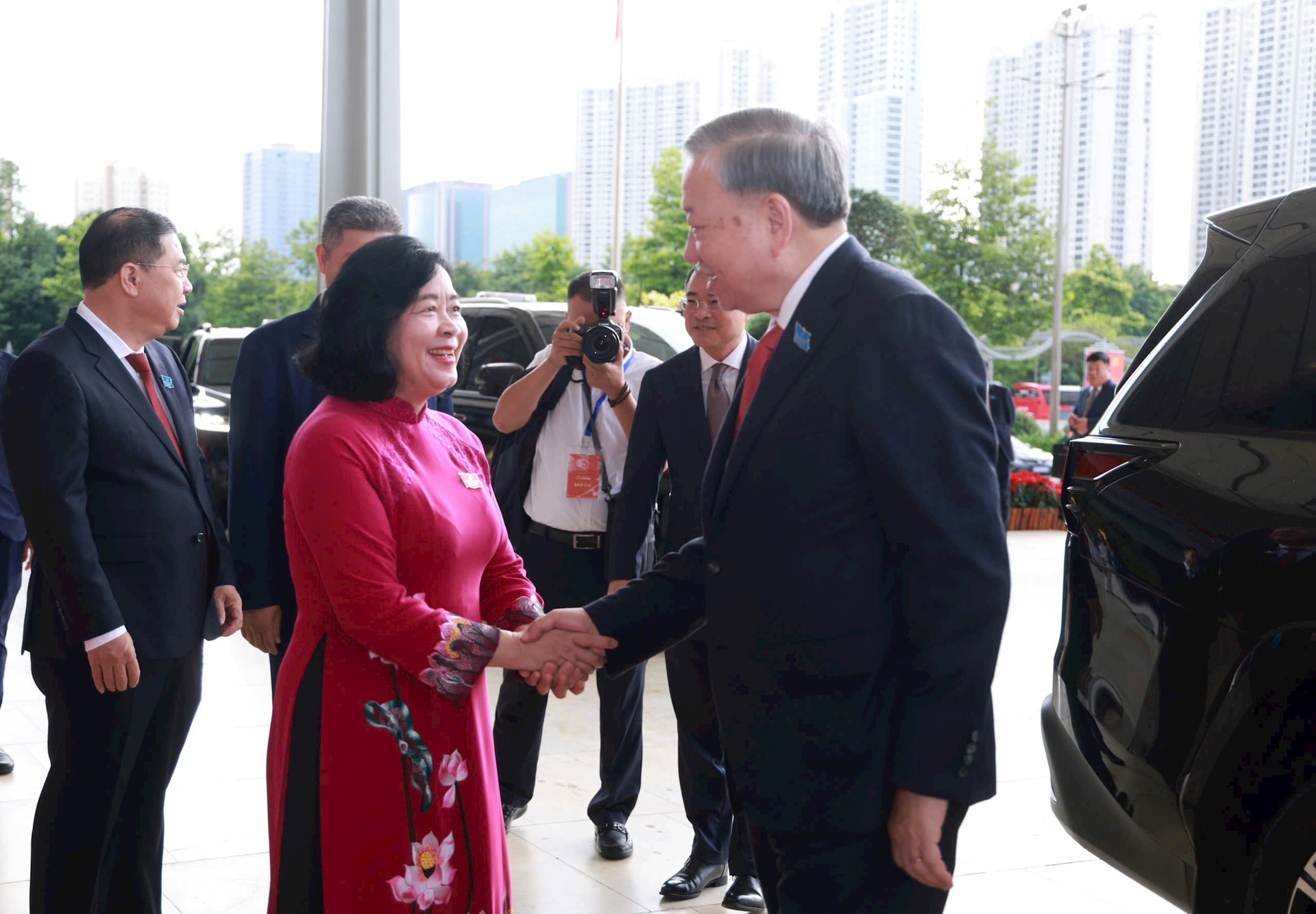 Khai mạc trọng thể Đại hội đại biểu Đảng bộ thành phố Hà Nội lần thứ XVIII, nhiệm kỳ 2025-2030- Ảnh 1.