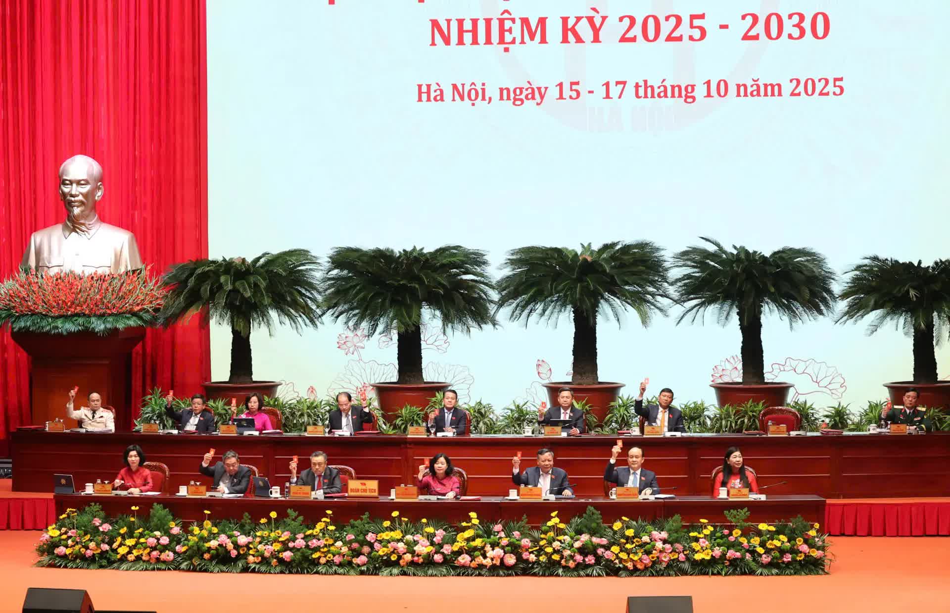 Đại hội đại biểu Đảng bộ Thành phố Hà Nội lần thứ XVIII, nhiệm kỳ 2025 - 2030 thành công tốt đẹp- Ảnh 7.