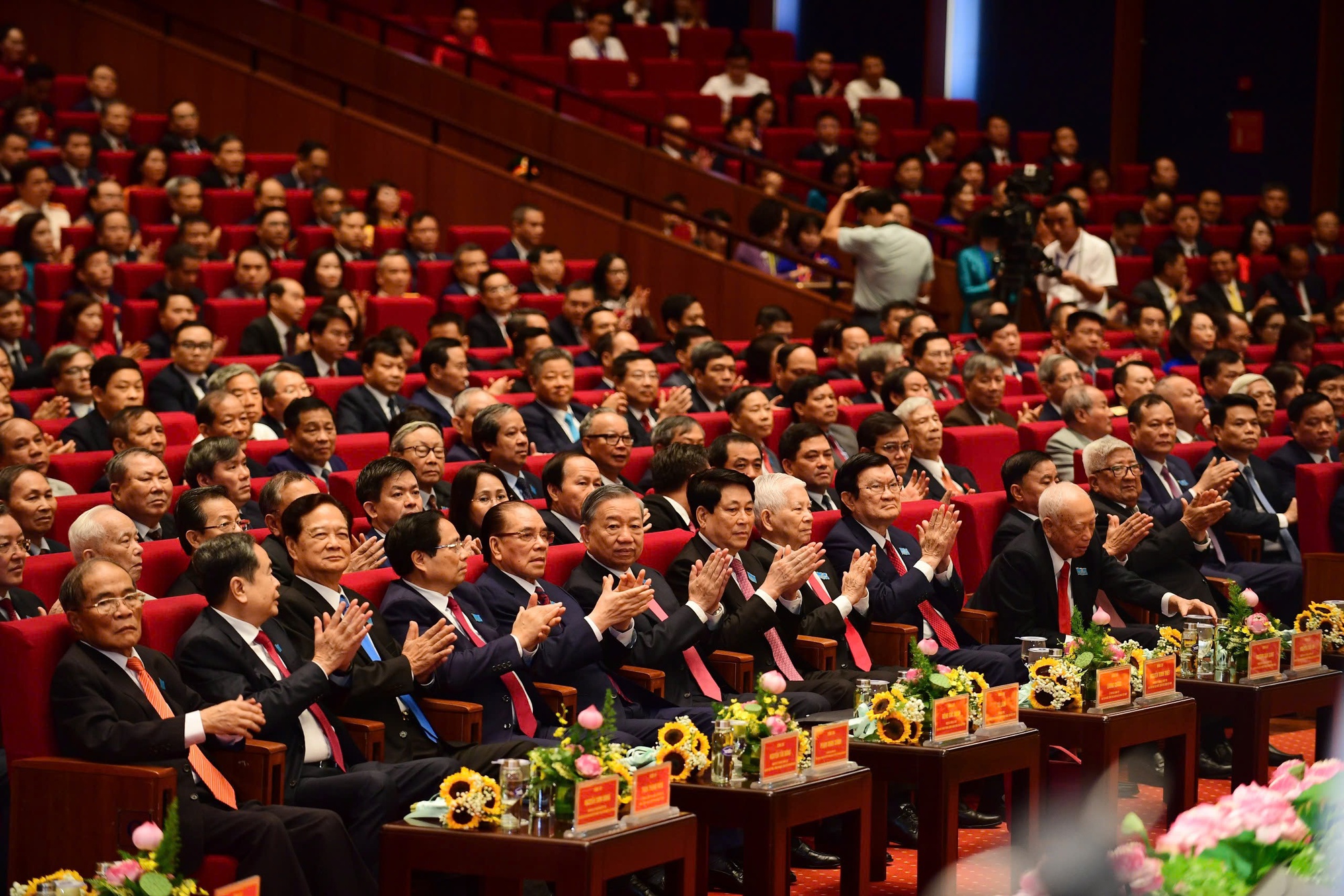 Thông tin báo chí Phiên khai mạc và kết quả ngày làm việc thứ nhất Đại hội đại biểu Đảng bộ thành phố Hà Nội lần thứ XVIII, nhiệm kỳ 2025-2030- Ảnh 2.