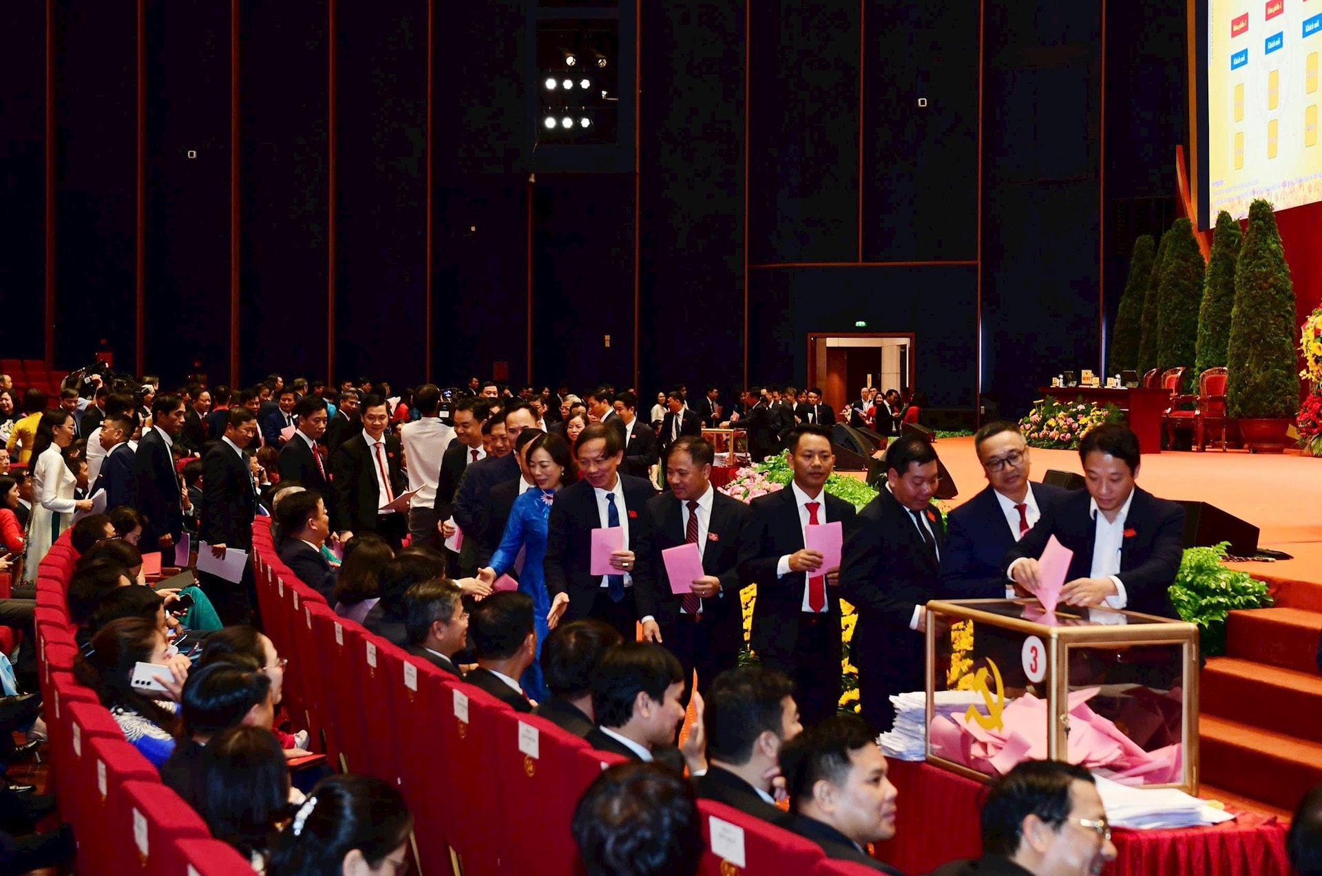 30 đồng chí Bí thư Đảng uỷ xã, phường là uỷ viên BCH Đảng bộ Thành phố Hà Nội, nhiệm kỳ 2025 - 2030