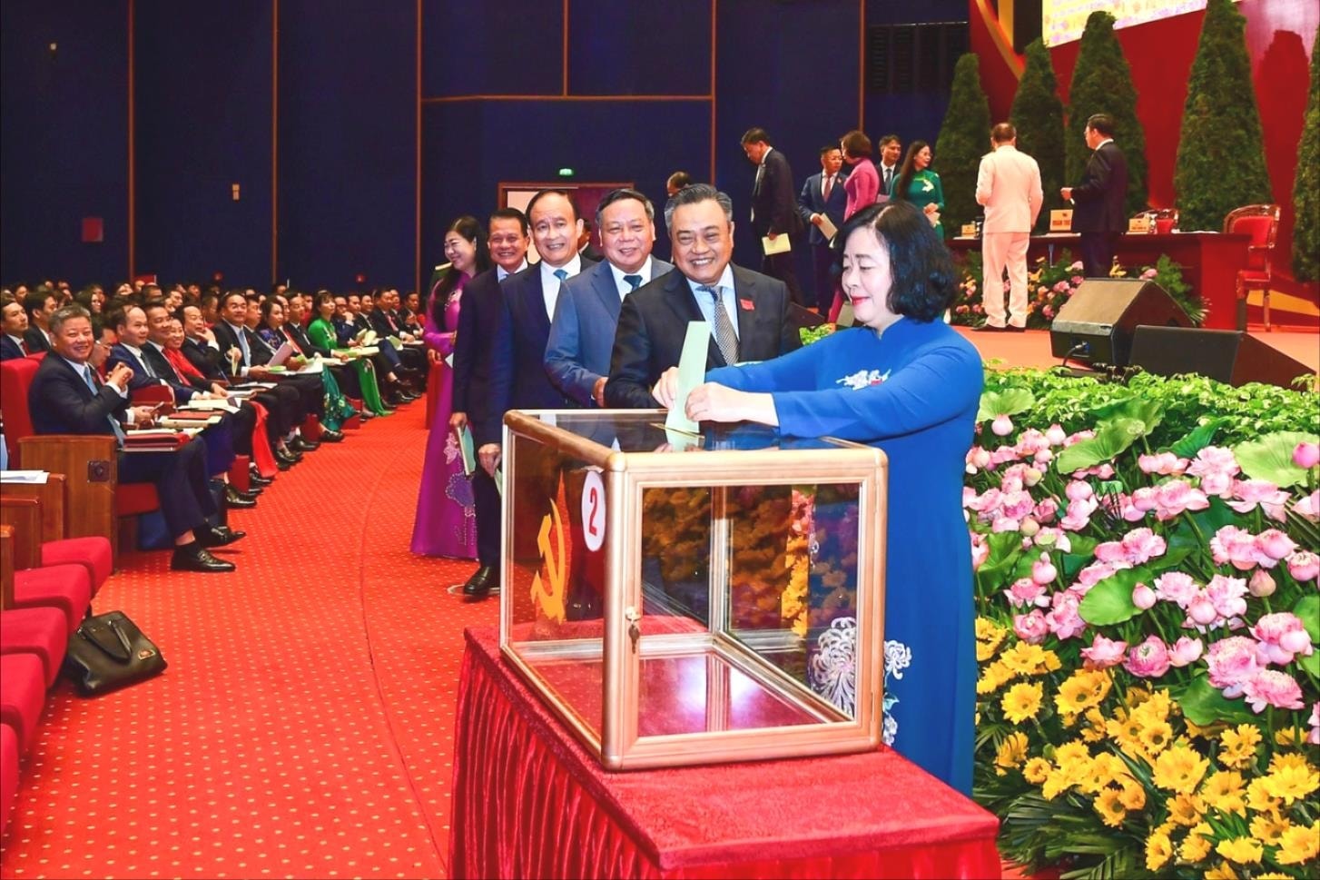 Quang cảnh ngày làm việc chính thức thứ hai, Đại hội lần thứ XVIII Đảng bộ TP Hà Nội- Ảnh 5.