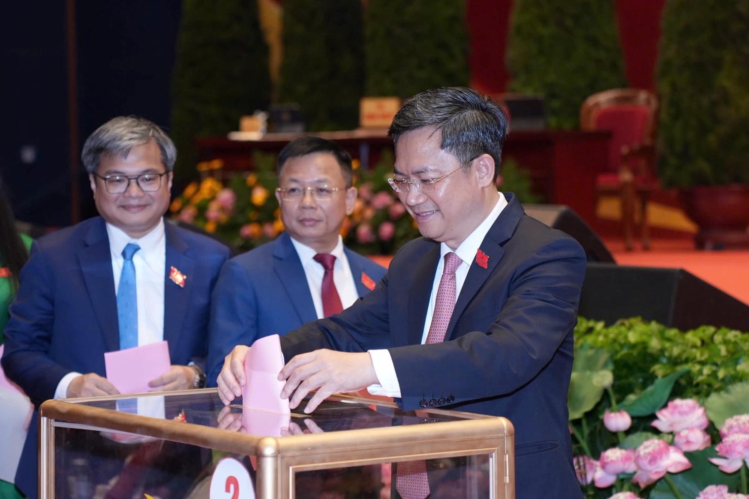 Đồng chí Nguyễn Hoàng Trường - Bí thư Đảng ủy, Chủ tịch HĐND xã Hoài Đức trúng cử Ban Chấp hành Đảng bộ Thành phố Hà Nội khóa XVIII- Ảnh 2.