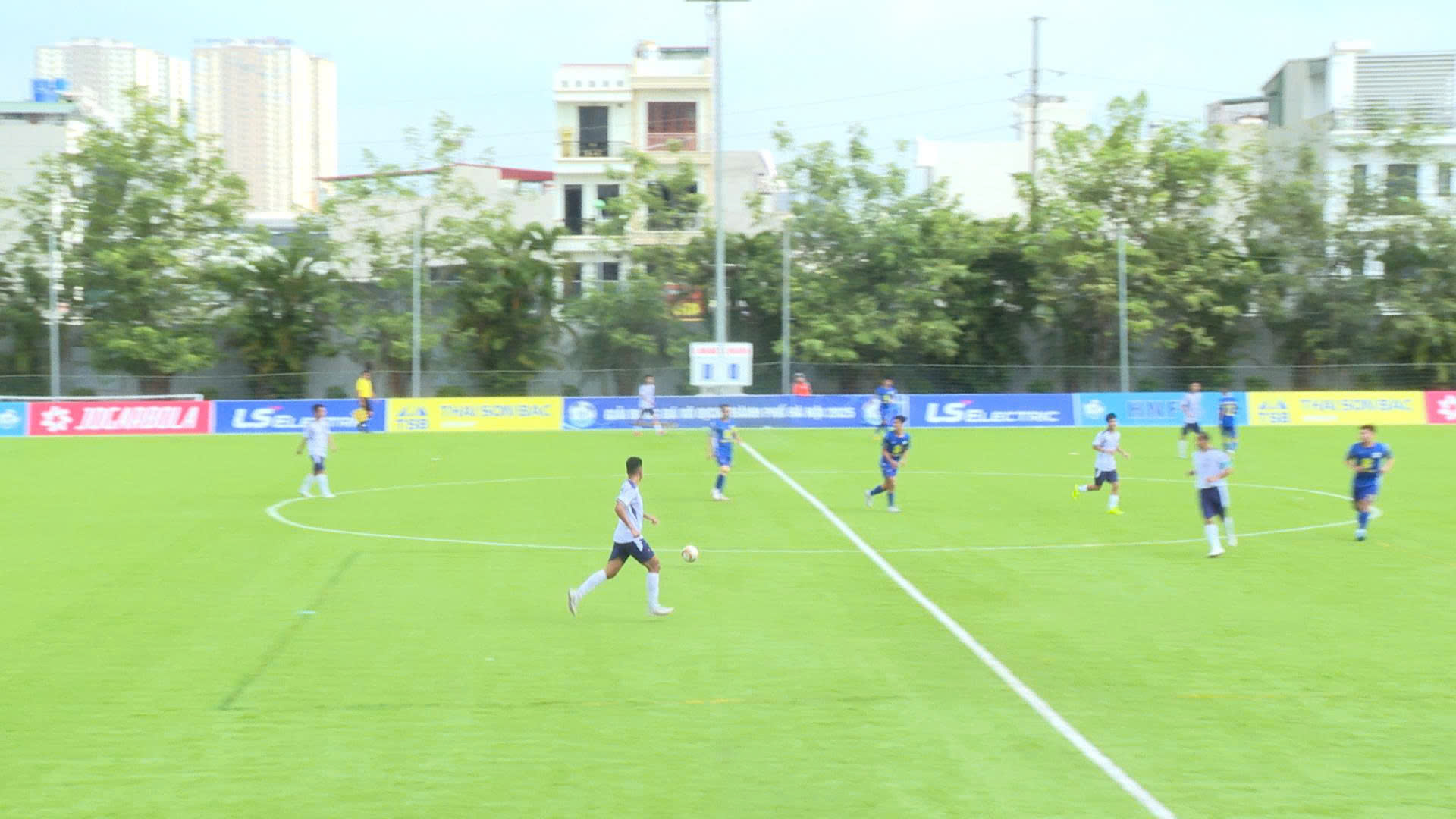 Hoài Đức thắng ấn tượng 3-0 trước đội Phú Xuyên, xuất sắc giành vé vào chung kết Giải bóng đá vô địch thành phố Hà Nội- Ảnh 1.