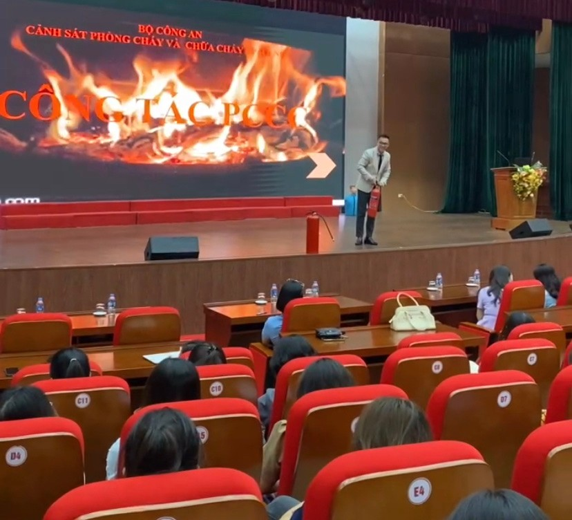 Tập huấn kỹ năng an toàn, kỹ năng sống trong các cơ sở giáo dục năm học 2025-2026- Ảnh 4.