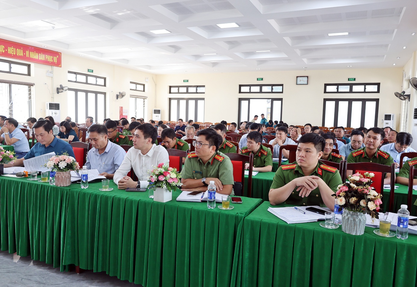 Xuân Mai tổ chức hội nghị xét duyệt, sơ tuyển công dân nam trong độ tuổi sẵn sàng nhập ngũ, thực hiện nghĩa vụ tham gia công an nhân dân năm 2026- Ảnh 2.