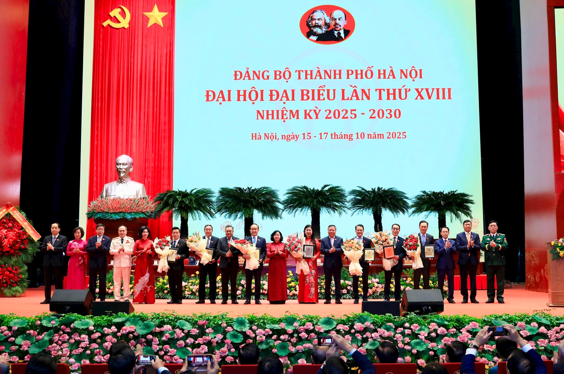 Bế mạc Đại hội đại biểu Đảng bộ thành phố Hà Nội khóa XVIII, nhiệm kỳ 2025-2030- Ảnh 5.