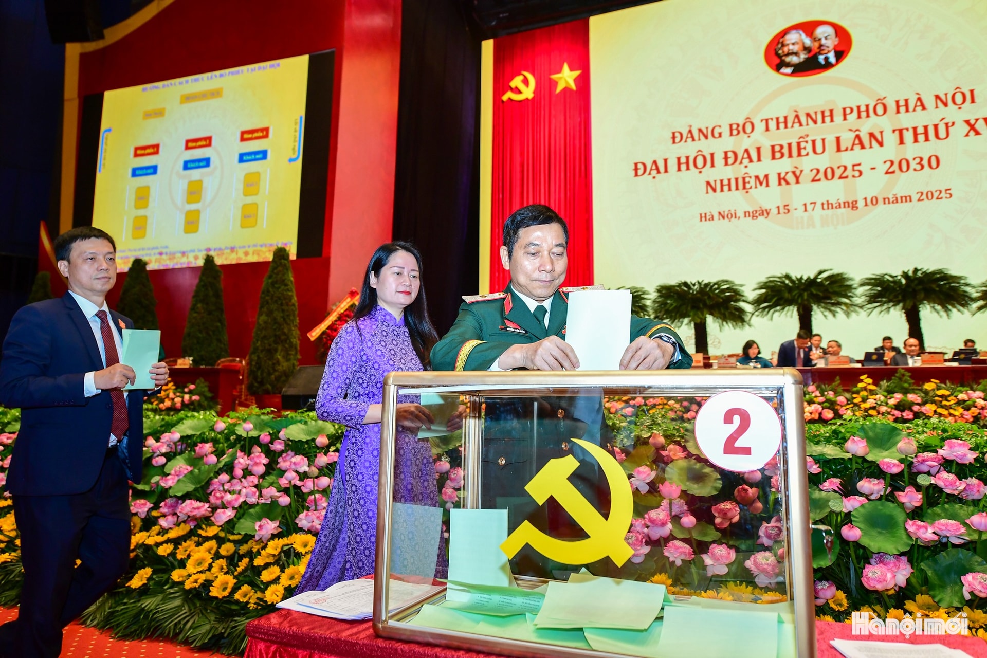 Quang cảnh ngày làm việc chính thức thứ hai, Đại hội lần thứ XVIII Đảng bộ TP Hà Nội- Ảnh 8.
