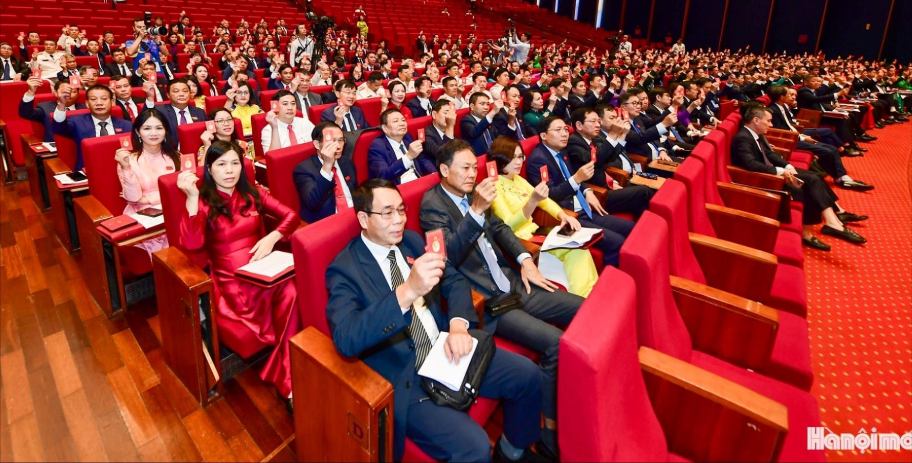 Quang cảnh ngày làm việc chính thức thứ hai, Đại hội lần thứ XVIII Đảng bộ TP Hà Nội- Ảnh 4.
