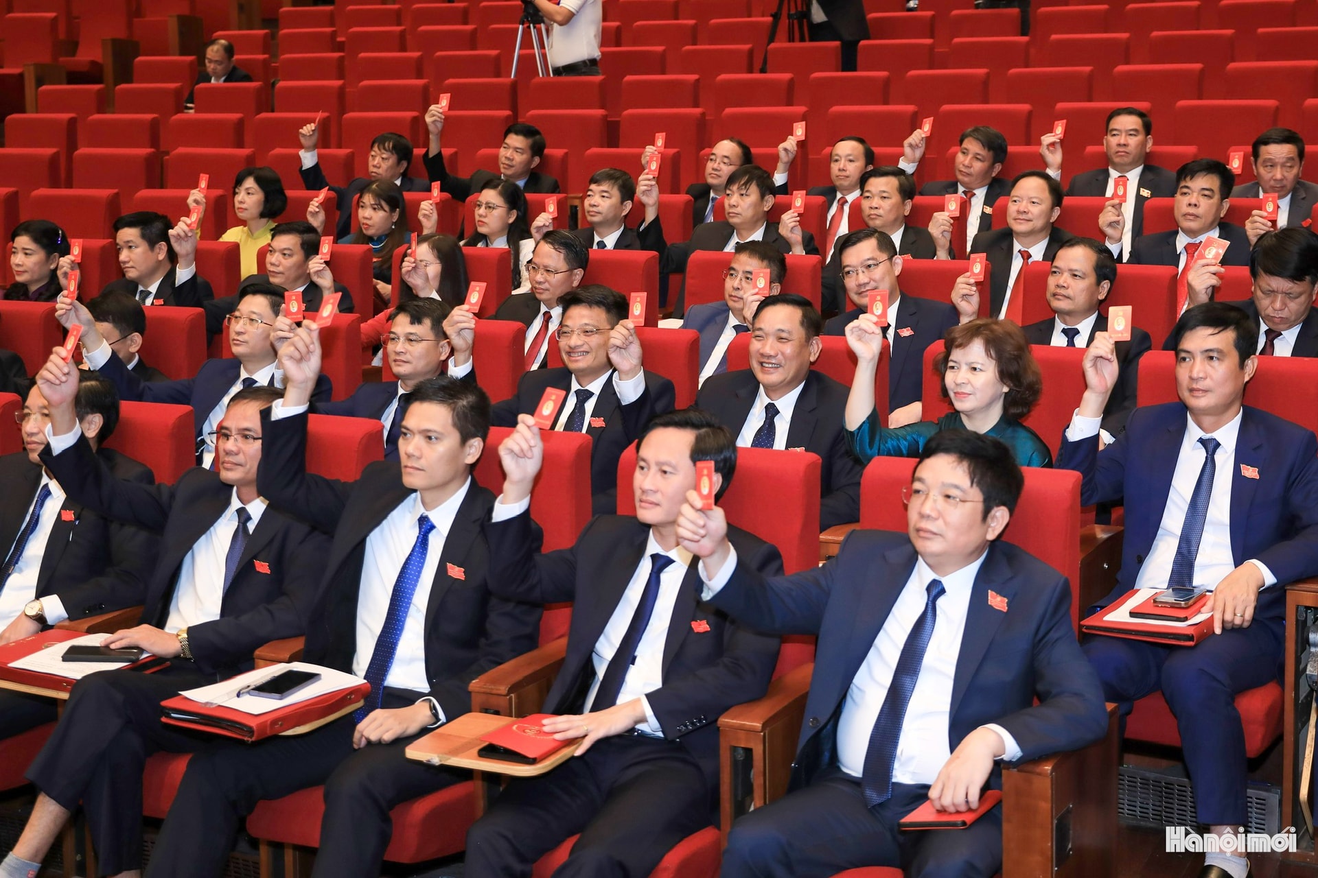 Quang cảnh ngày làm việc chính thức thứ hai, Đại hội lần thứ XVIII Đảng bộ TP Hà Nội- Ảnh 3.