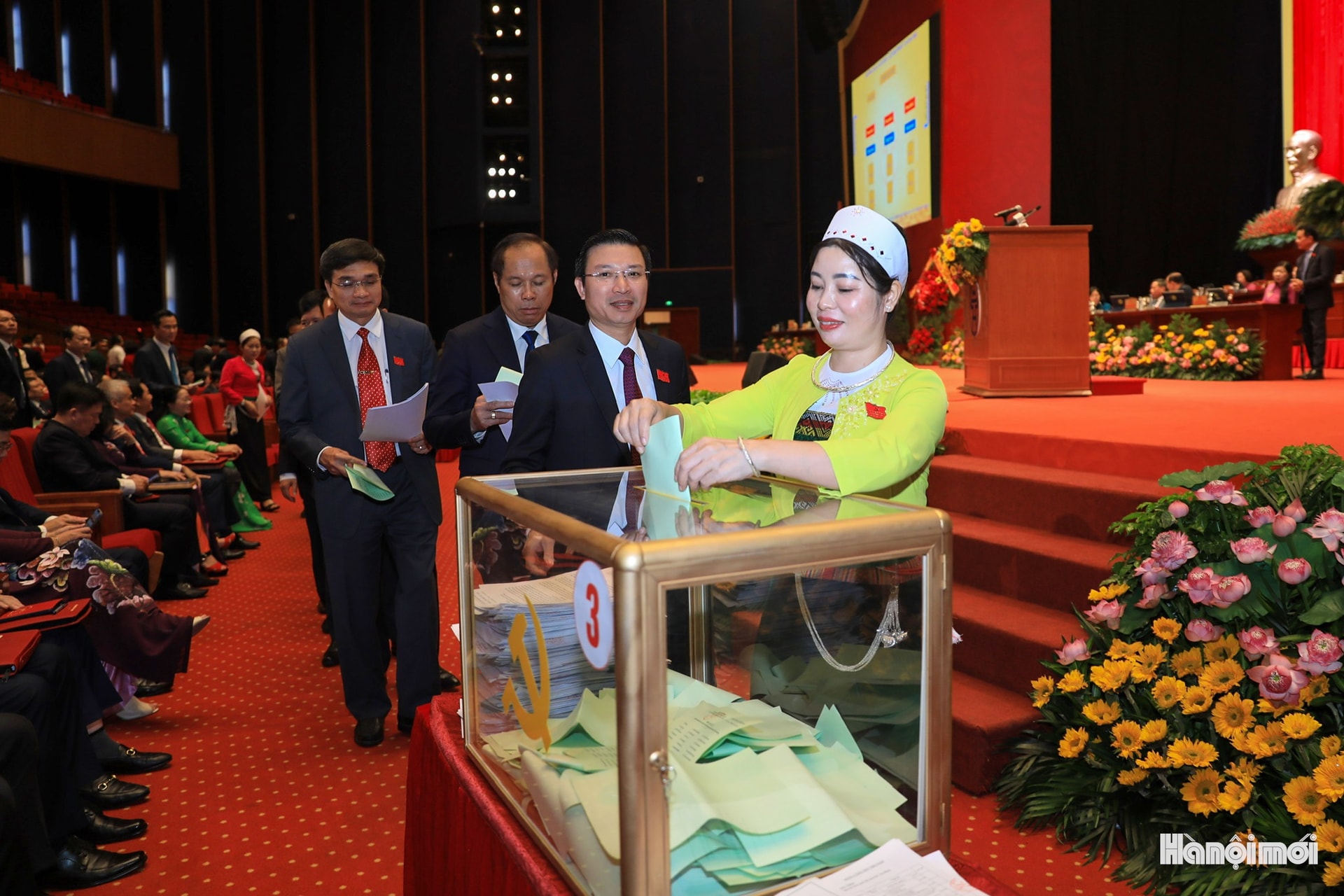 Quang cảnh ngày làm việc chính thức thứ hai, Đại hội lần thứ XVIII Đảng bộ TP Hà Nội- Ảnh 6.