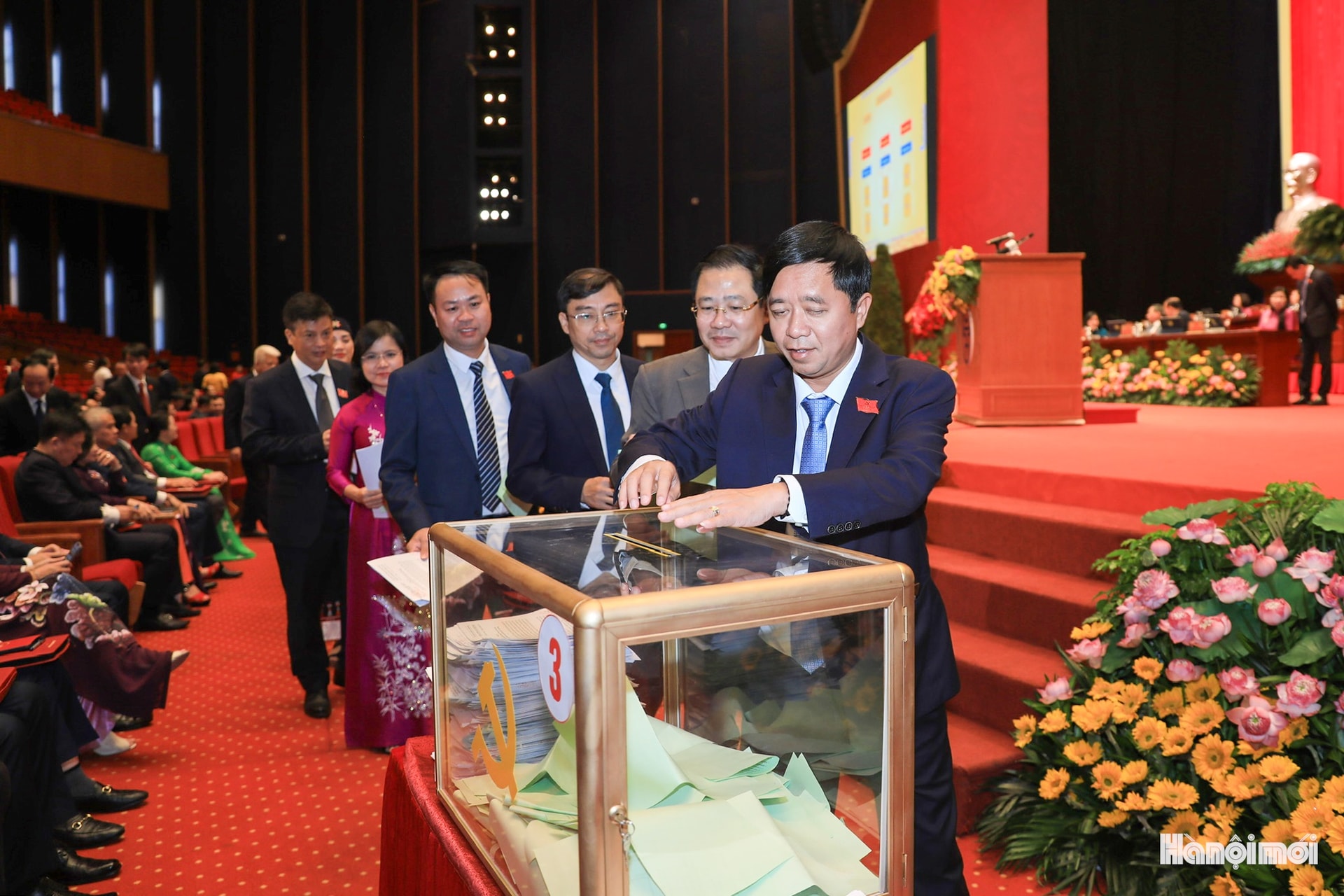 Quang cảnh ngày làm việc chính thức thứ hai, Đại hội lần thứ XVIII Đảng bộ TP Hà Nội- Ảnh 7.