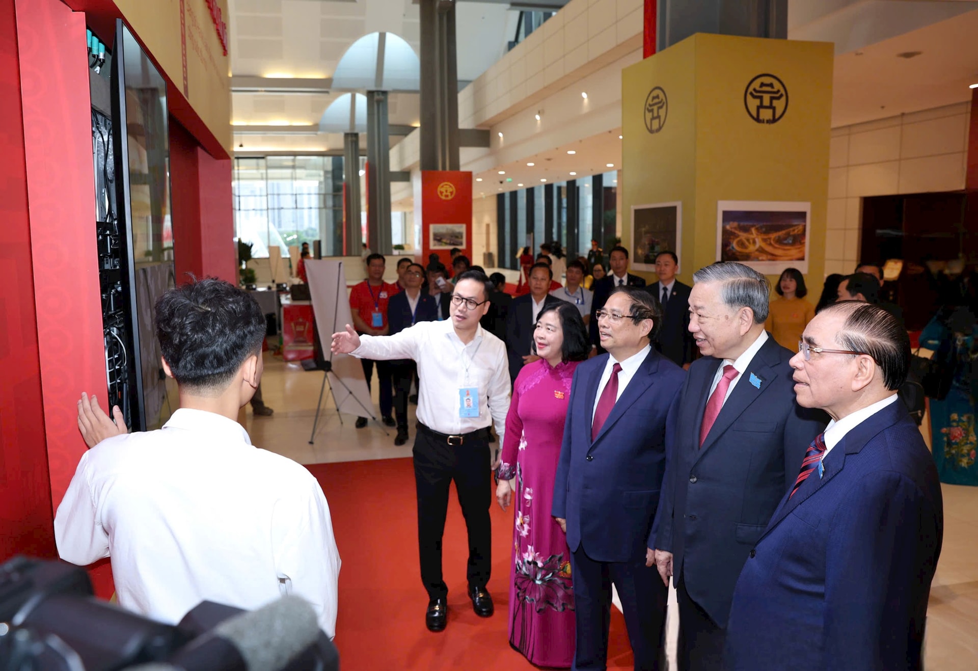 Khai mạc trọng thể Đại hội đại biểu Đảng bộ thành phố Hà Nội lần thứ XVIII, nhiệm kỳ 2025-2030- Ảnh 5.