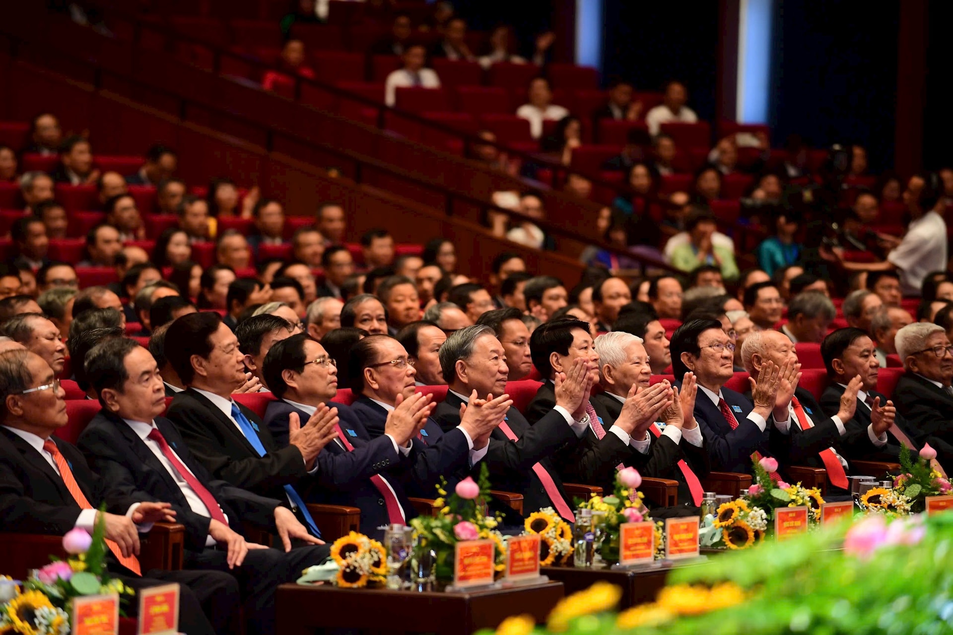 Khai mạc trọng thể Đại hội đại biểu Đảng bộ thành phố Hà Nội lần thứ XVIII, nhiệm kỳ 2025-2030- Ảnh 6.