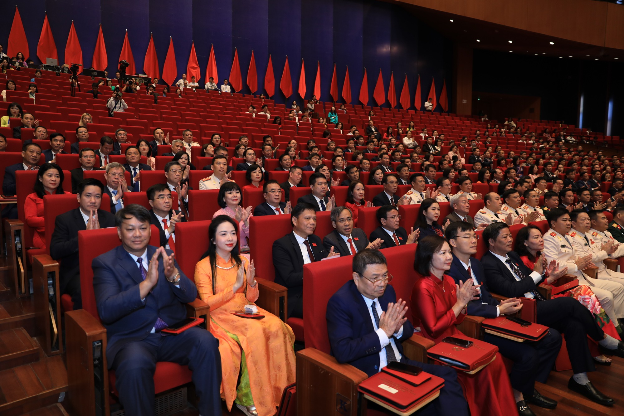 Khai mạc Đại hội đại biểu Đảng bộ thành phố Hà Nội lần thứ XVIII, nhiệm kỳ 2025-2030- Ảnh 7.