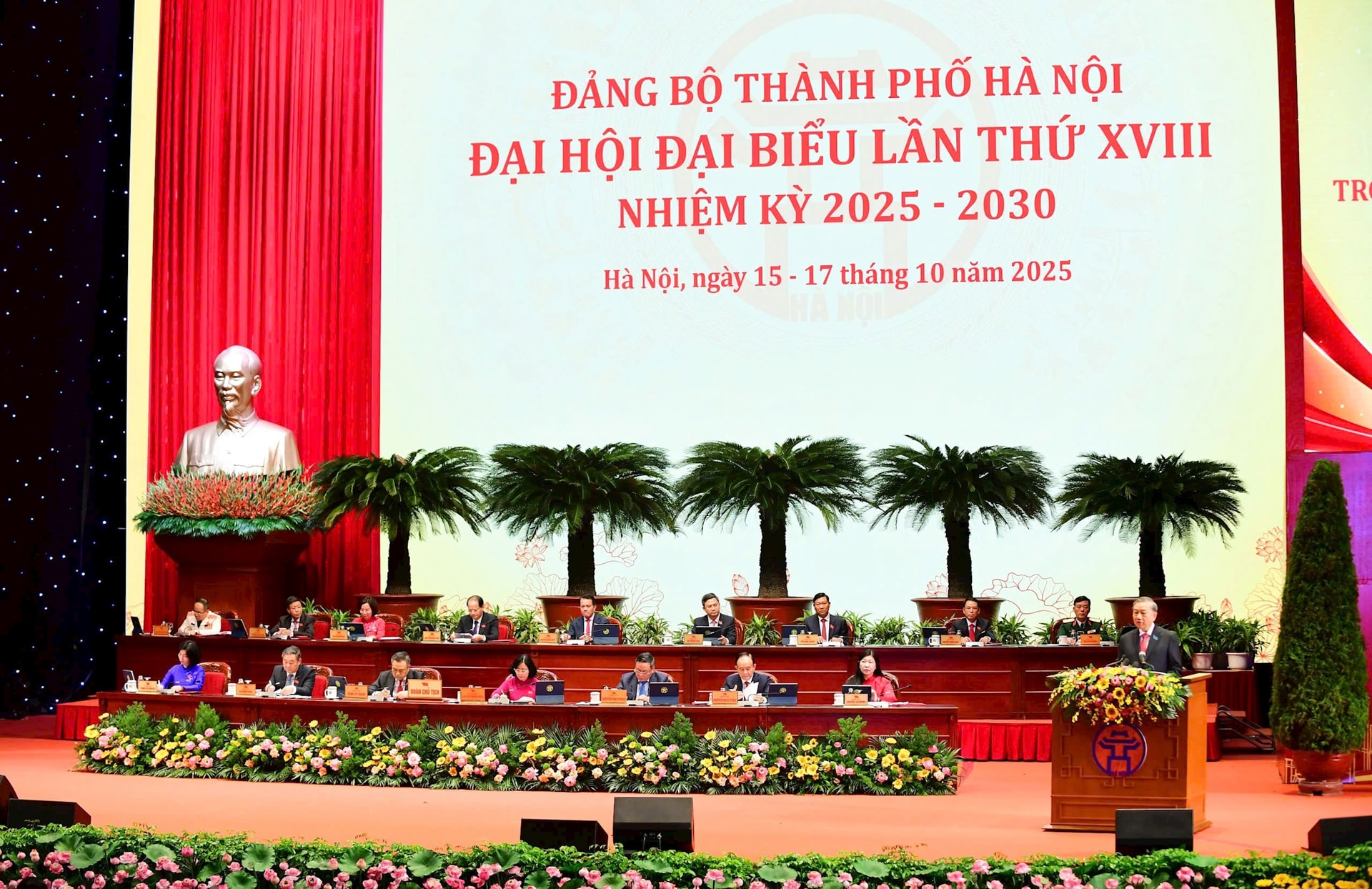 Khai mạc trọng thể Đại hội đại biểu Đảng bộ thành phố Hà Nội lần thứ XVIII, nhiệm kỳ 2025-2030- Ảnh 23.