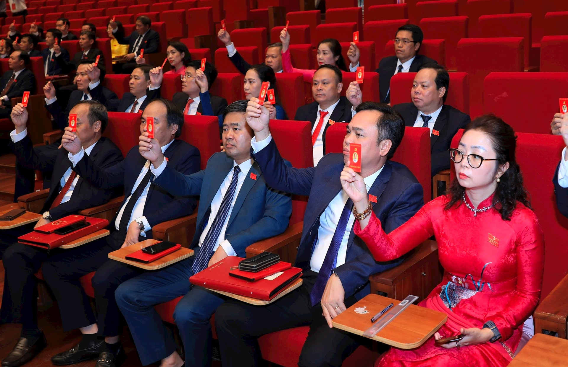 Công bố 75 đồng chí Ủy viên Ban Chấp hành Đảng bộ Thành phố khóa XVIII, nhiệm kỳ 2025-2030- Ảnh 2.