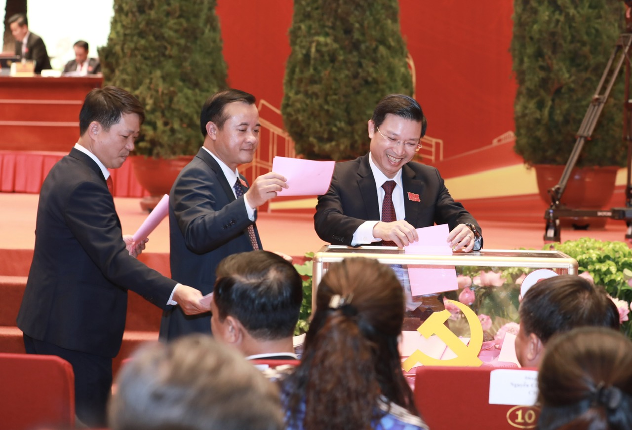Công bố 75 đồng chí Ủy viên Ban Chấp hành Đảng bộ Thành phố khóa XVIII, nhiệm kỳ 2025-2030- Ảnh 7.