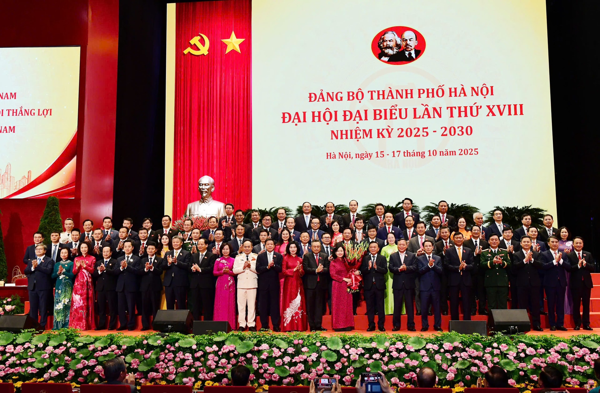 Ra mắt Ban Chấp hành Đảng bộ thành phố Hà Nội khóa XVIII- Ảnh 2.