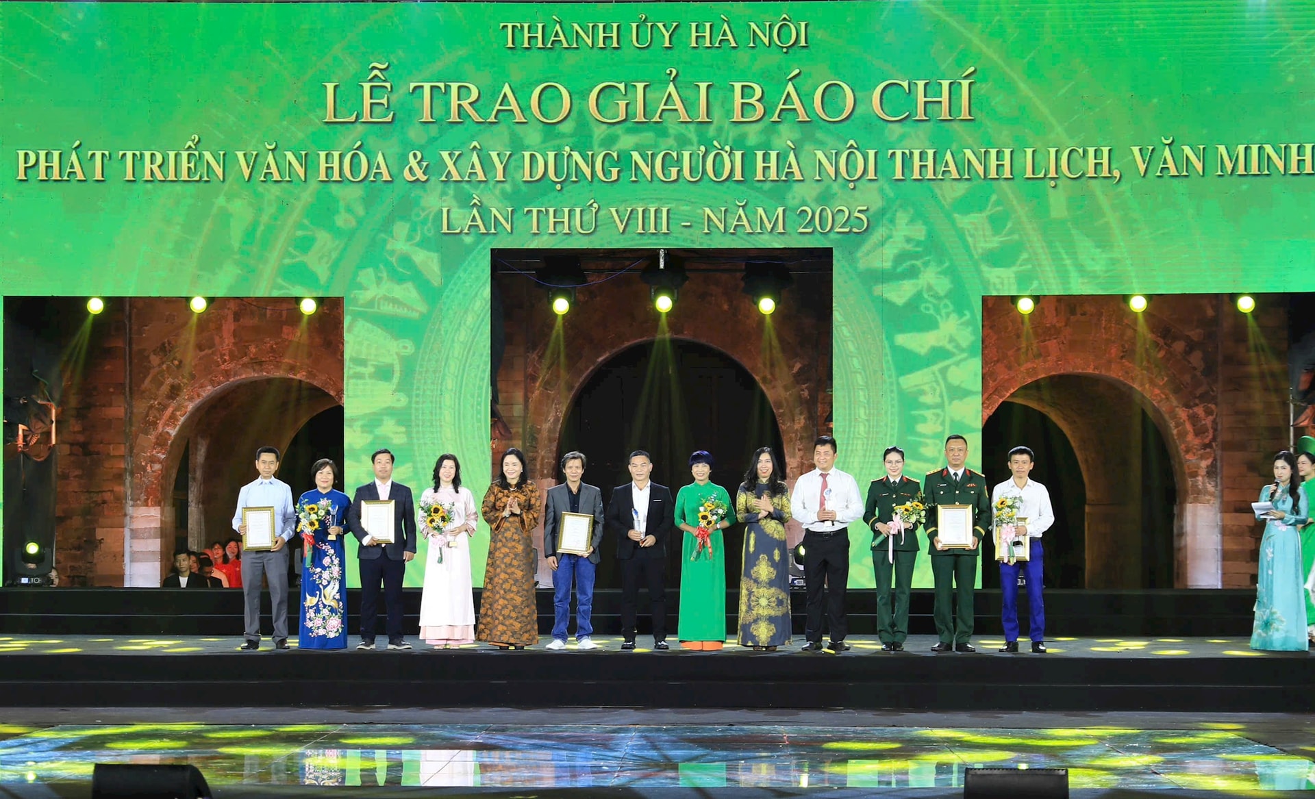 Báo Hànộimới giành giải A - Giải báo chí về Phát triển văn hóa và xây dựng người Hà Nội thanh lịch, văn minh lần thứ VIII- Ảnh 6.