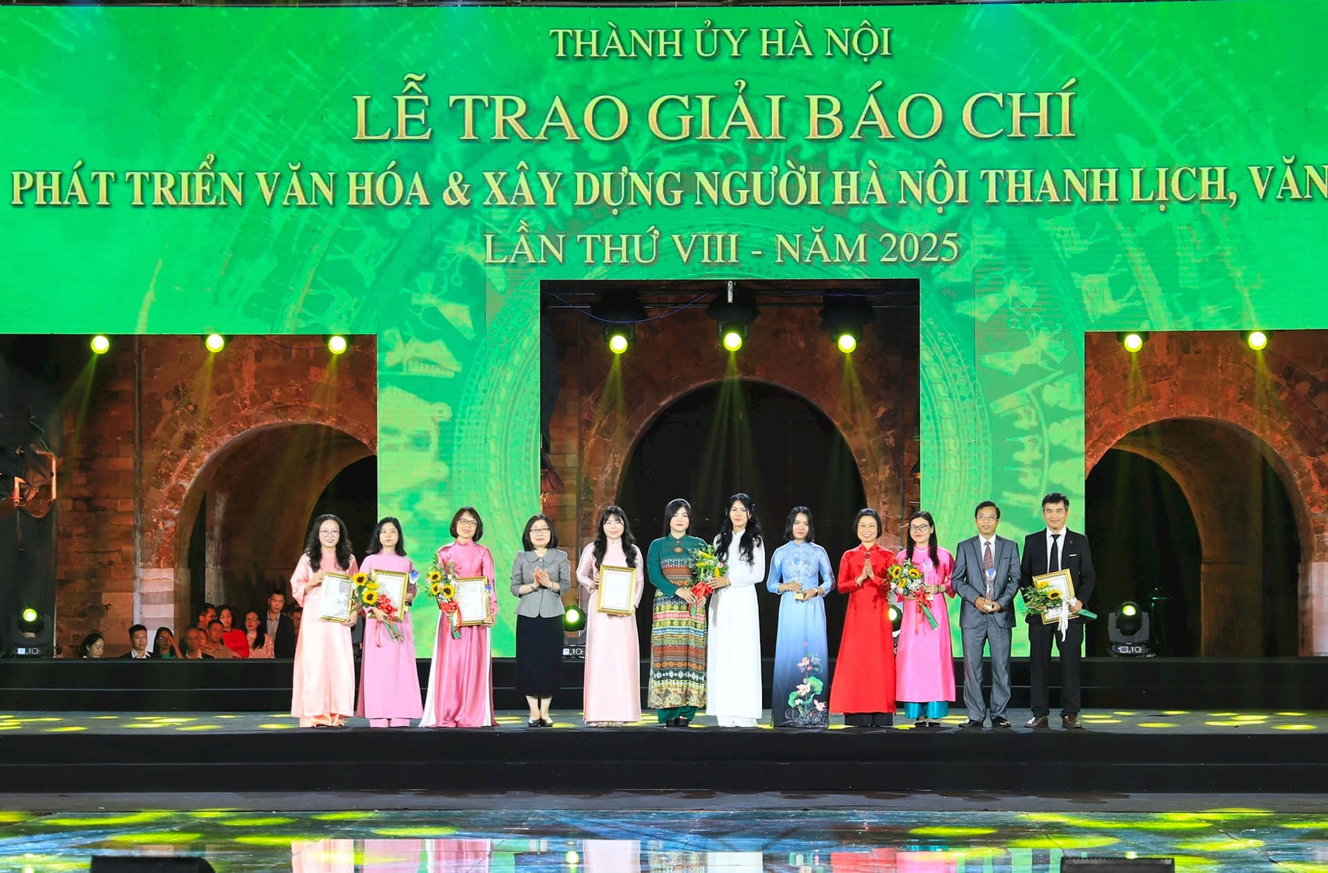 Báo Hànộimới giành giải A - Giải báo chí về Phát triển văn hóa và xây dựng người Hà Nội thanh lịch, văn minh lần thứ VIII- Ảnh 7.