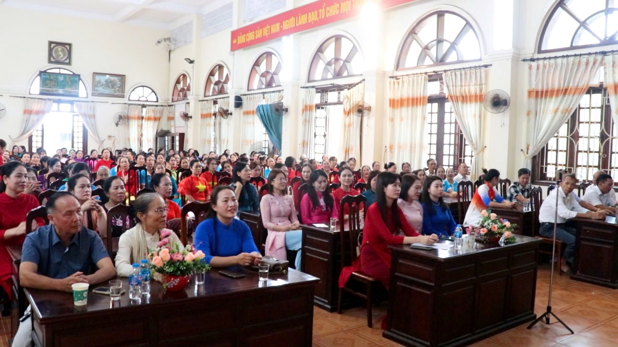 Chi hội phụ nữ cụm Phùng Xá, xã Hồng Sơn sân khấu hoá các tiết mục văn nghệ tái hiện lại truyền thống vẻ vang của Hội Liên hiệp Phụ nữ Việt Nam qua các thời kỳ- Ảnh 15.