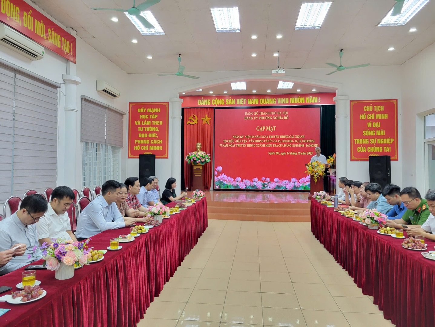 Phường Nghĩa Đô gặp mặt kỷ niệm các ngày truyền thống ngành xây dựng Đảng năm 2025- Ảnh 2.