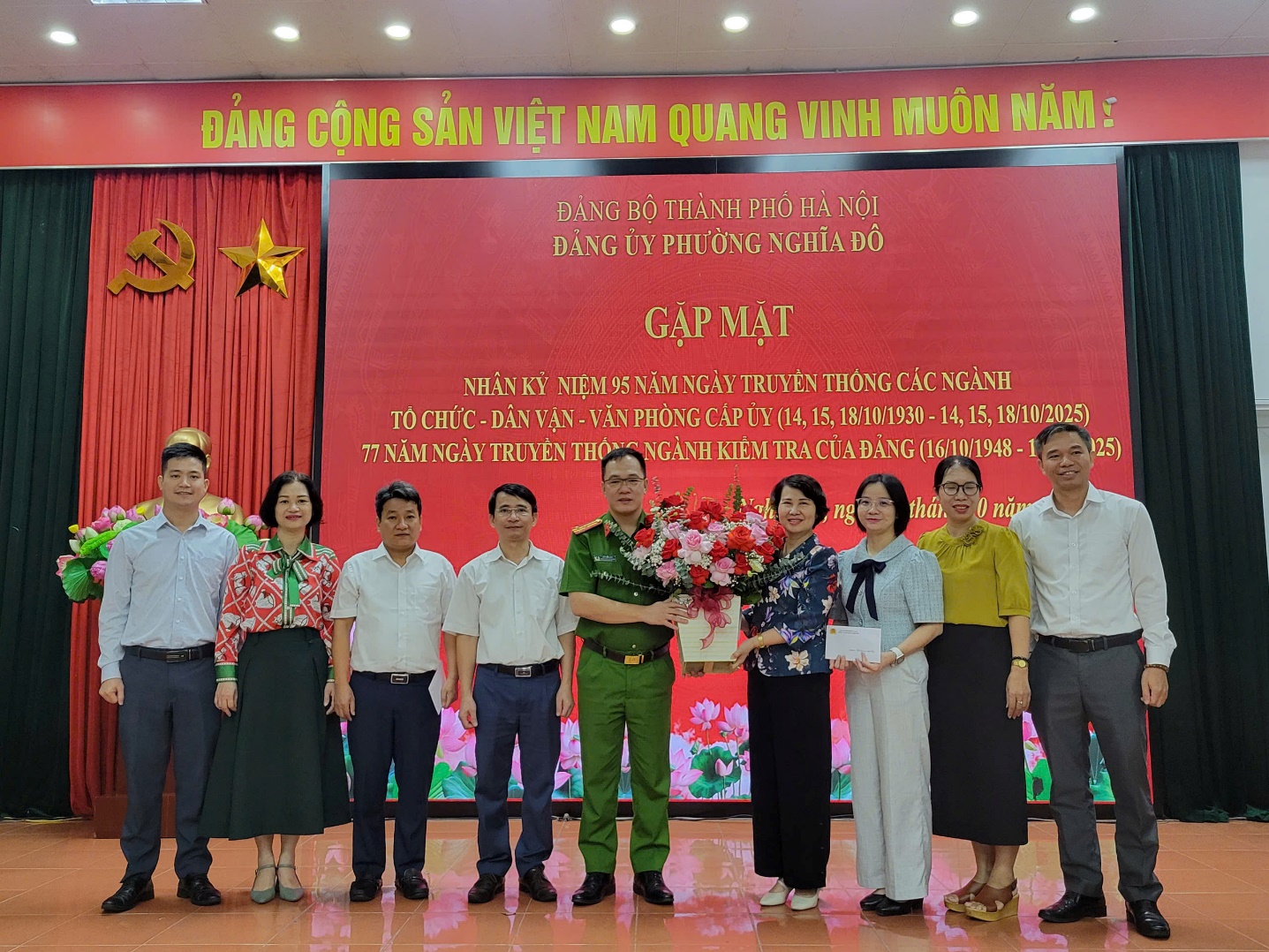 Phường Nghĩa Đô gặp mặt kỷ niệm các ngày truyền thống ngành xây dựng Đảng năm 2025- Ảnh 3.