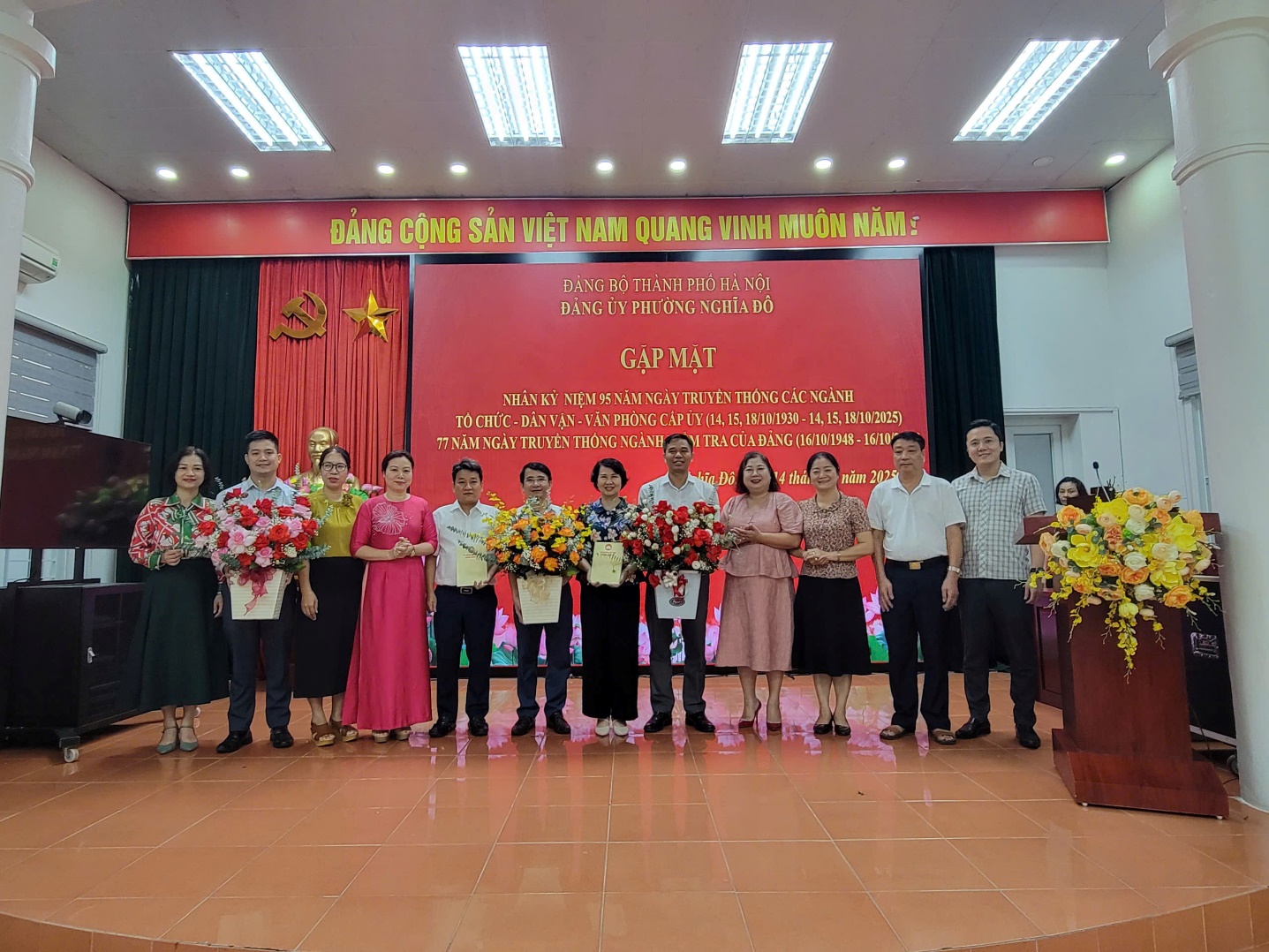 Phường Nghĩa Đô gặp mặt kỷ niệm các ngày truyền thống ngành xây dựng Đảng năm 2025- Ảnh 4.