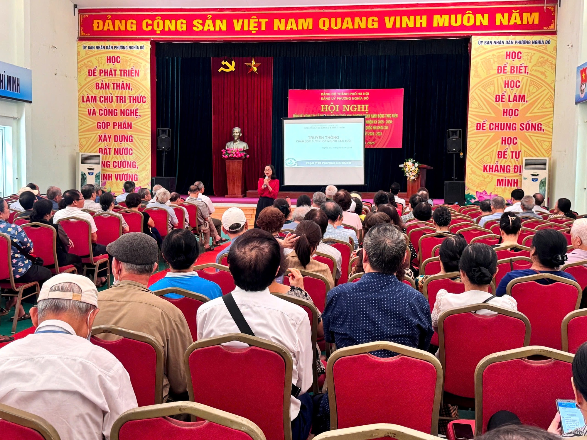 Phường Nghĩa Đô tổ chức truyền thông chăm sóc sức khỏe người cao tuổi- Ảnh 1.