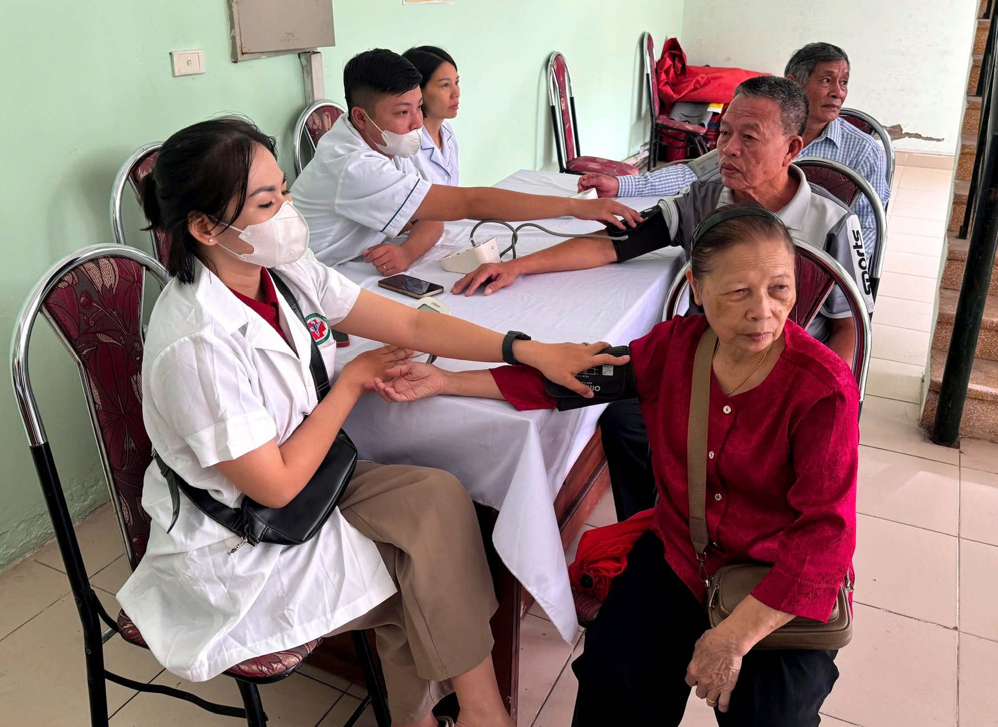 Phường Nghĩa Đô tổ chức truyền thông chăm sóc sức khỏe người cao tuổi- Ảnh 3.