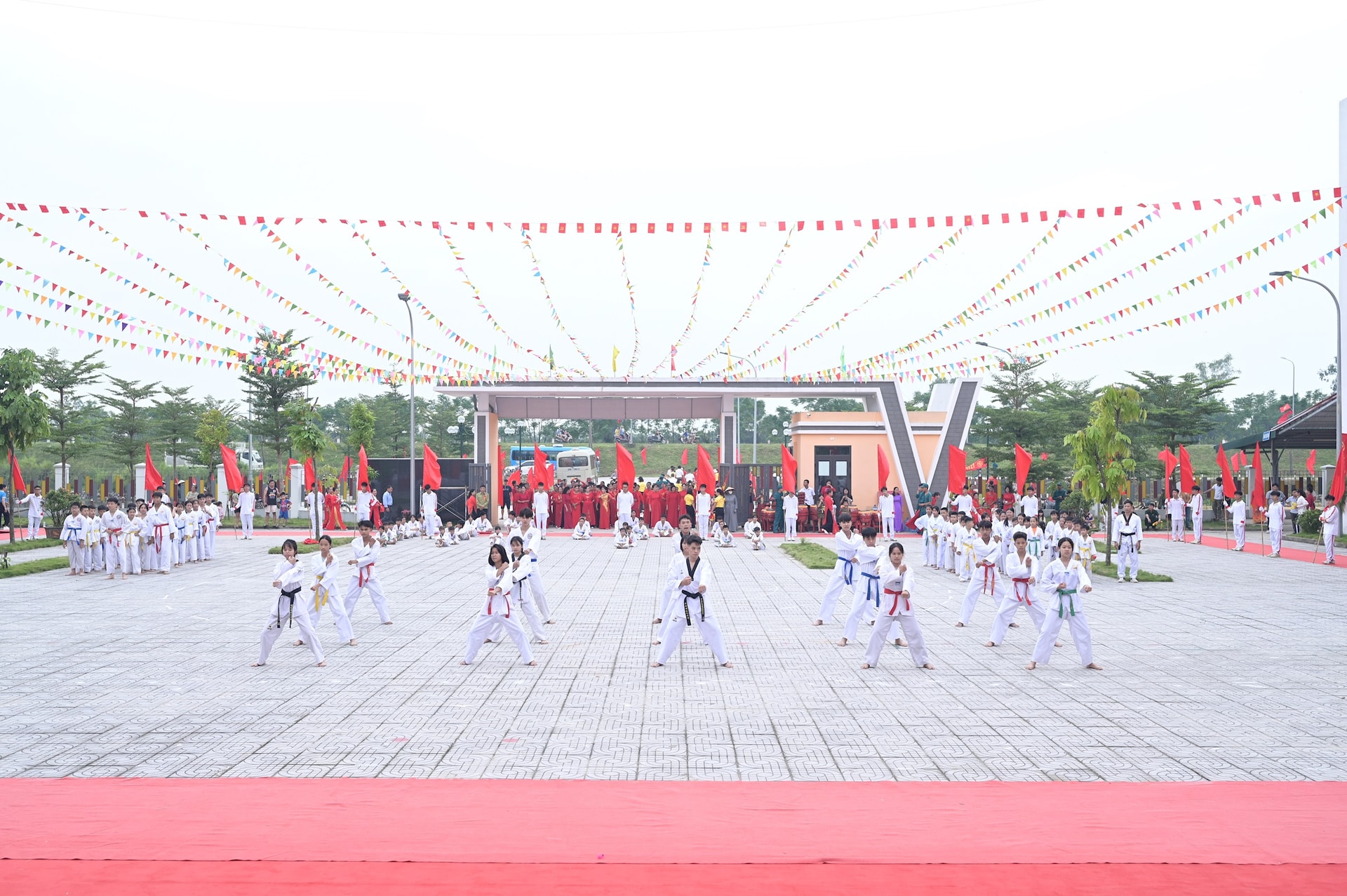 Gần 1.000 người tham gia Đại hội thể dục - thể thao xã Ứng Thiên- Ảnh 4.