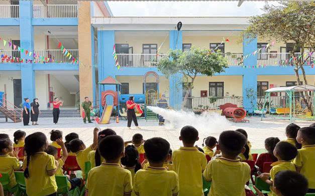 Trường Mầm non Tản Viên tổ chức tập huấn kỹ năng phòng cháy, chữa cháy, cứu nạn cứu hộ cho CBGVNV và học sinh nhà trường