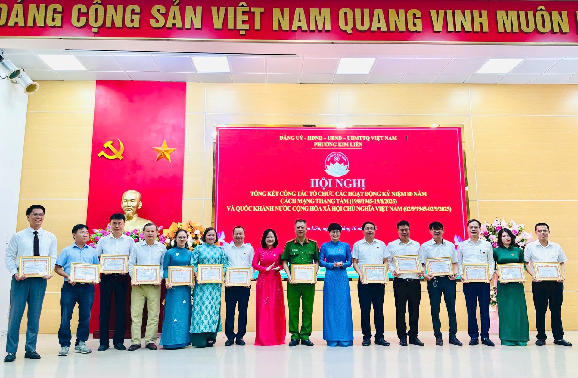 Phường Kim Liên: Khen thưởng trong tổ chức hoạt động kỷ niệm 80 năm Quốc khánh- Ảnh 2.