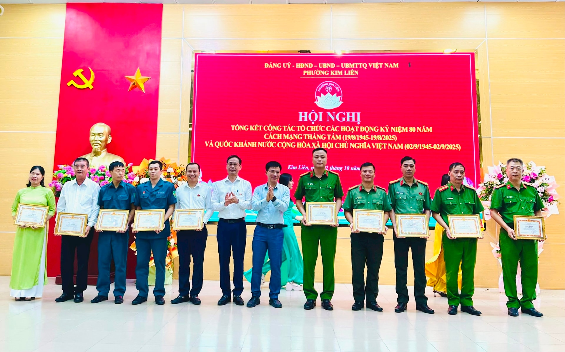 Phường Kim Liên: Khen thưởng trong tổ chức hoạt động kỷ niệm 80 năm Quốc khánh- Ảnh 3.