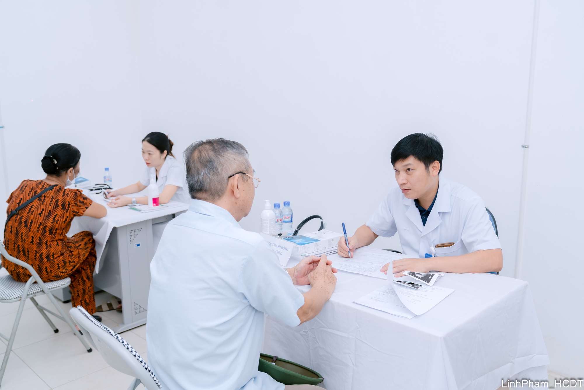 Toàn dân xã Quang Minh được khám, quản lý sức khỏe miễn phí- Ảnh 10. Toàn dân xã Quang Minh được khám, quản lý sức khỏe miễn phí- Ảnh 10.