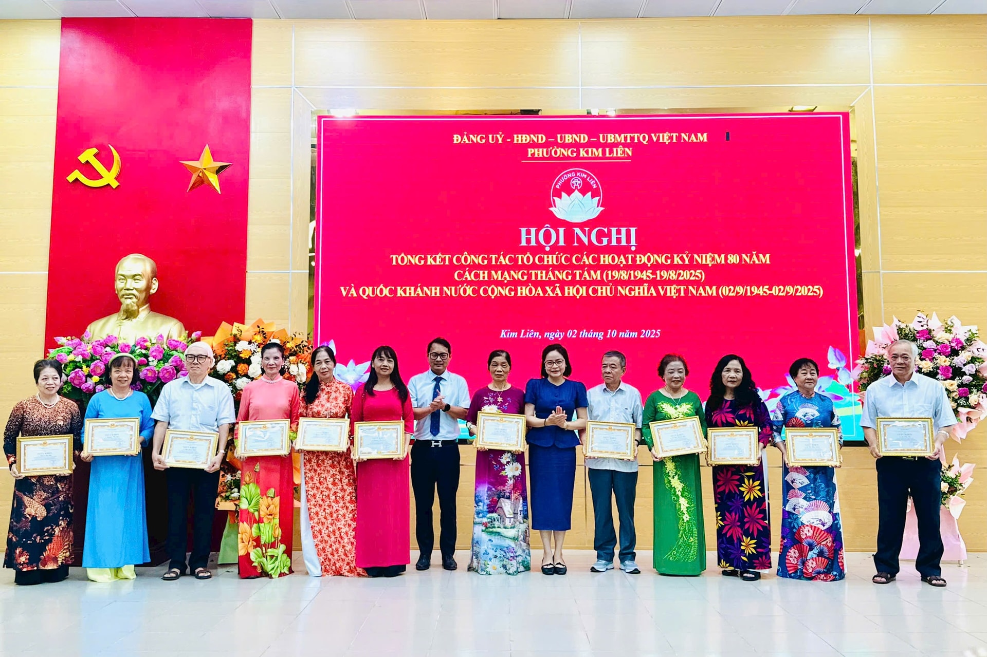 Phường Kim Liên: Khen thưởng trong tổ chức hoạt động kỷ niệm 80 năm Quốc khánh- Ảnh 4.