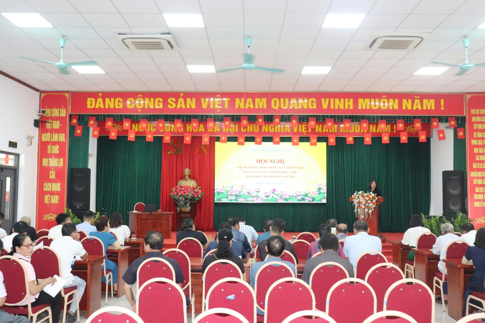 A group of people sitting in a room  AI-generated content may be incorrect.