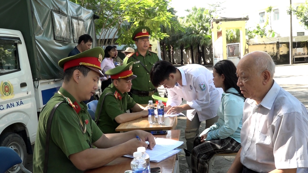 C:\Users\NOVATECHPC\Desktop\BKAVQ\KIEM TRA ATGT\Sequence 01.00_02_29_19.Still016.jpg