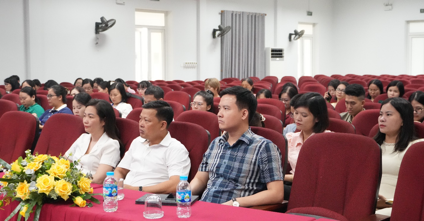 Phường Phú Diễn tổ chức tập huấn công tác quản lý nhà nước về văn thư – lưu trữ năm 2025- Ảnh 3.