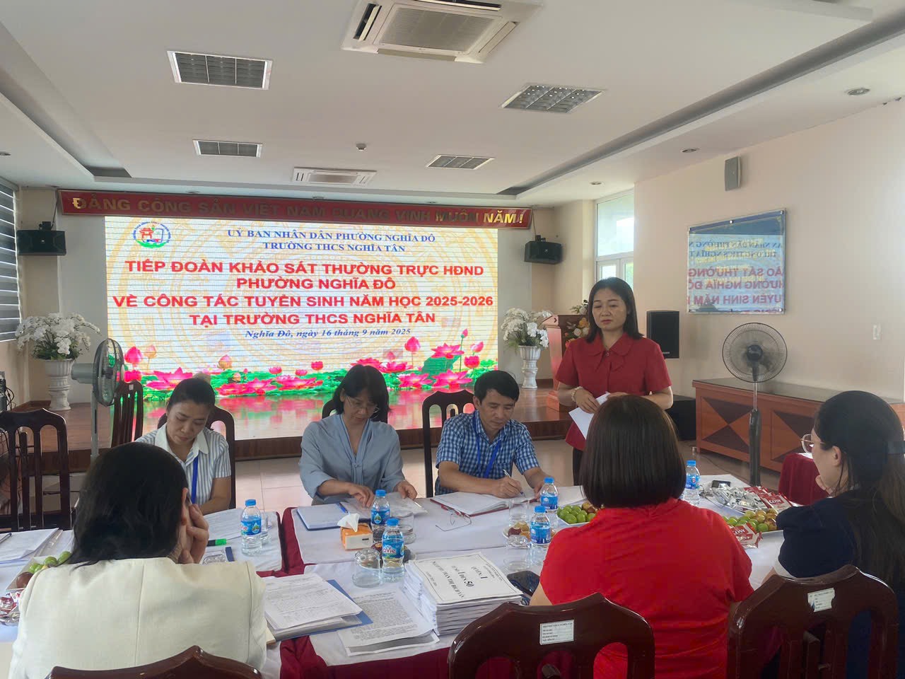 Thường trực Hội đồng nhân dân phường Nghĩa Đô khảo sát công tác tuyển sinh năm học 2025-2026- Ảnh 1.