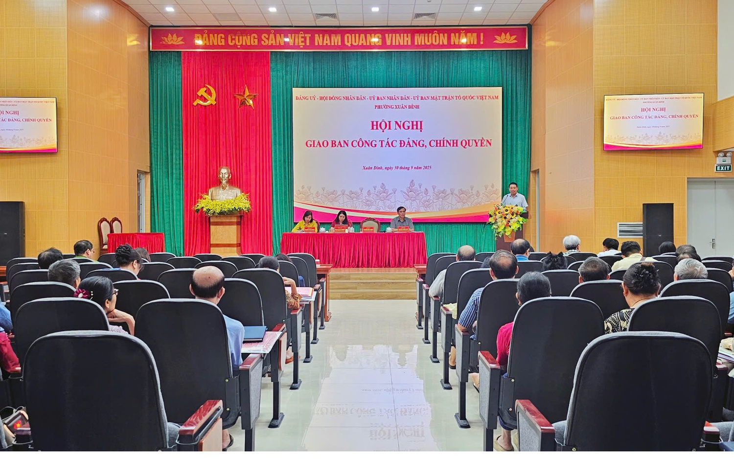 Phường Xuân Đỉnh: Giao ban công tác Đảng, chính quyền tháng 9 và triển khai nhiệm vụ trọng tâm tháng 10/2025