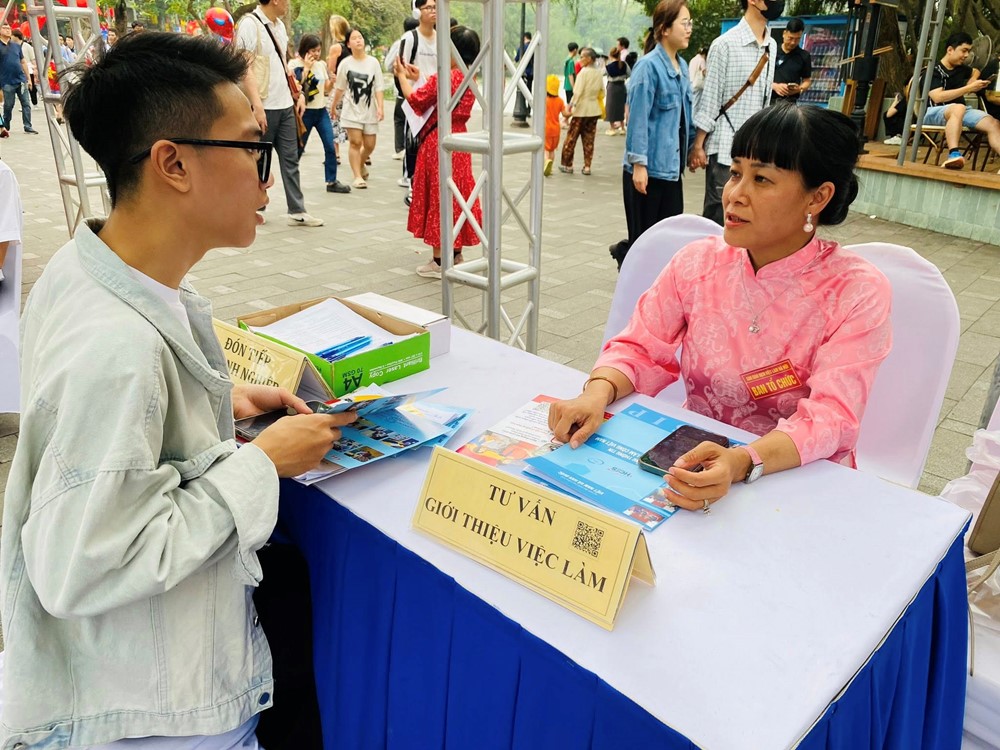 Xã Tiến Thắng: Phiên giao dịch việc làm lưu động năm 2025 tạo cơ hội việc làm cho hàng nghìn lao động- Ảnh 1.